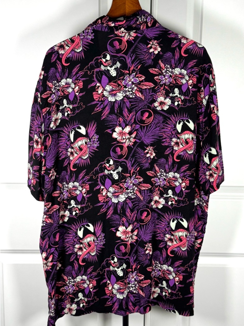 Marvel Venom Hawaiian Camp Shirt Rayon Graphic Aloha Button Up Black Purple - Picture 4 of 9